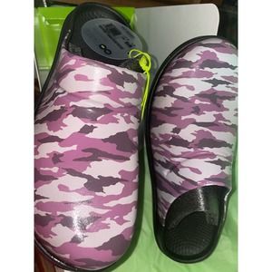 Oofos oocloog limited Ed camo WOMENS sz 10 EU Sz 41 men’s Sz 8 NWT
